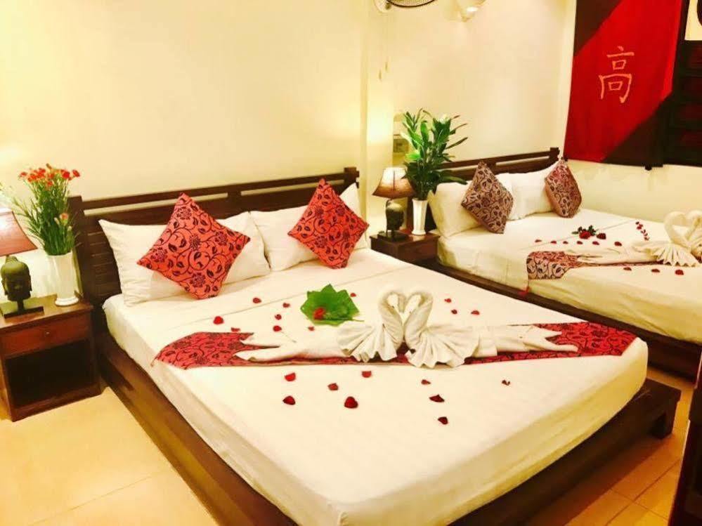 Red Hibiscus Hotel Phnom Penh Exterior photo